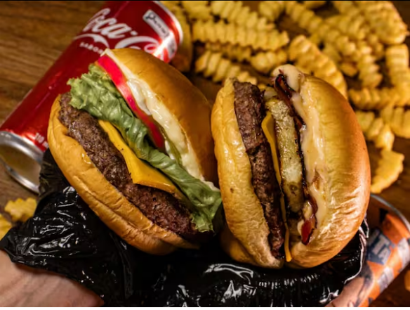 Combo Casal: 2 Burger + 2 Batatas + 2 Refrigerantes
